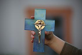 Blaues Kreuz mit Jesus. 
