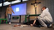 "Tatort Bibel" in der Pfarrkirche St. Elisabeth in Postbauer-Heng. Foto: Johannes Heim/pde