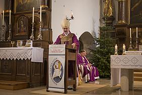 In seiner Predigt in der Heilig-Kreuz-Kirche in Eichstätt rief der Eichstätter Bischof Gregor Maria Hanke dazu auf, selbst Barmherzigkeit zu verschenken. pde-Foto: Anika Taiber