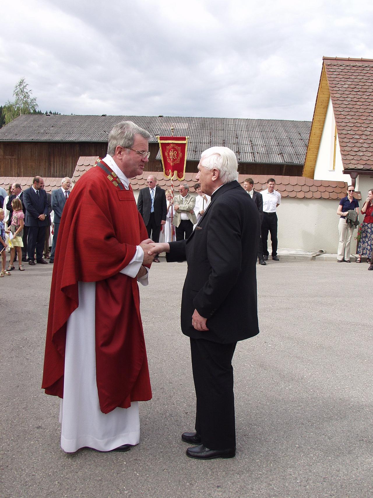 Begegnung im Jahr 2003 mit dem damaligen Kurienkardinal Josef Ratzinger, dem späteren Papst Benedikt XVI. in Oberwiesenacker.