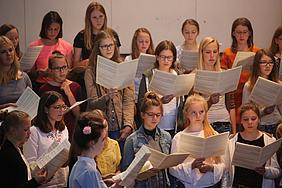 Die Jugendkantorei singt am Kirchenchor-Tag. pde-Foto: Geraldo Hoffmann