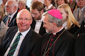 Dr. Bertram Blum mit Bischof Gregor Maria Hanke
