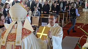 Matthias Herrler wurde von Bischof Gregor Maria Hanke in Georgensgmünd zum ständigen Diakon geweiht.