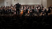 Der Münsterchor St. Johannes und das Orchester Collegium Musicum aus Neumarkt bei der Aufführung des Weihnachtsoratoriums pde-Foto: Johannes Heim