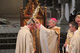 Auflegung der Willibaldsreliquie durch Bischof Gregor Maria Hanke