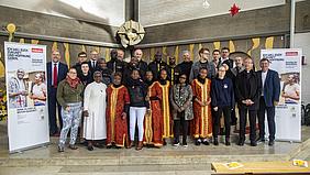 Die Gäste aus Kenia zusammen mit Bischof Gregor Maria Hanke und Monsignore Wolfgang Huber.