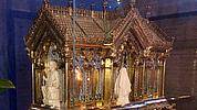Reliquienschreins der Heiligen Bernadette in der Krypta der Wallfahrtsstätte Lourdes; Quelle: www.lourdes-france.org 