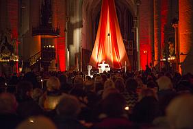 Über 2000 Besucher füllten den Eichstätter Dom bei der siebten Auflage der Nacht der Lichter. pde-Foto: Anika Taiber-Groh