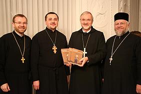 (von links nach rechts) Dr. Oleksandr Petrynko, Dr. Andriy Mykhaleyko, Bischof Gregor Maria Hanke und Dr. Andreas. Thiermeyer. pde-Foto: Daniela Bahmann