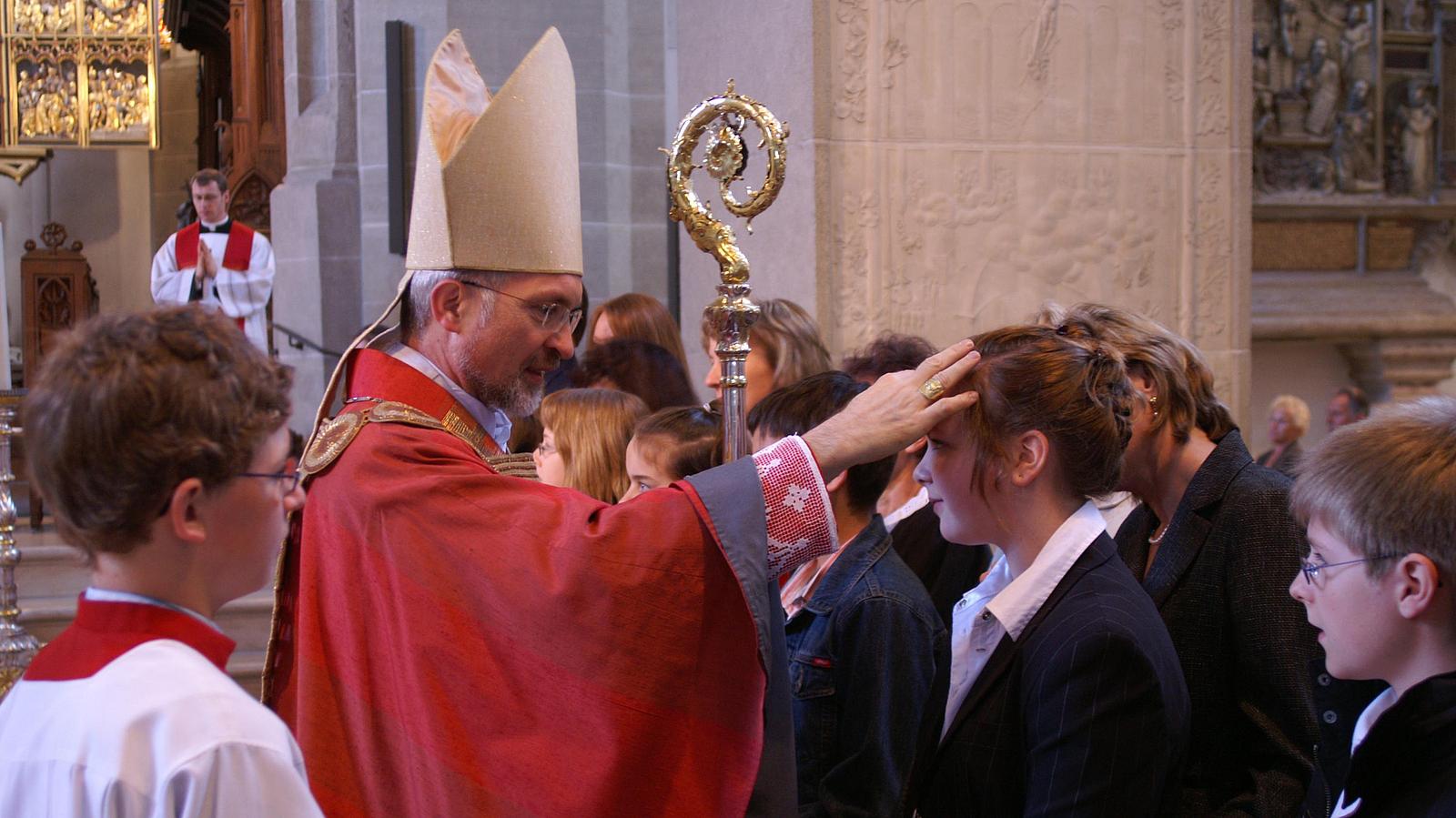 Bischof Gregor Maria Hanke bei der Firmung 2007