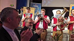 Zu Gast beim Starkbierfest in Eichstätt: (von links) Generalvikar Michael Alberter und Bischof Gregor Maria Hanke. 