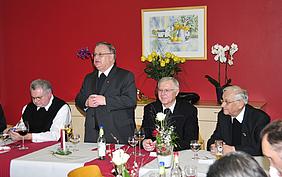 Von Links: Domdekan Willibald Harrer, Domkapitular Monsignore Rainer Brummer, Eichstätter Caritasvorsitzende Josef Blomenhofer, Domkapitular i.R. Johannes Schmidt